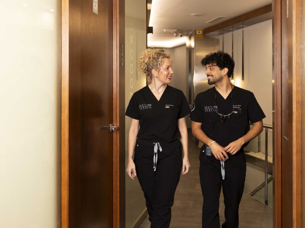 Equipo médico de la clínica dental en Antequera