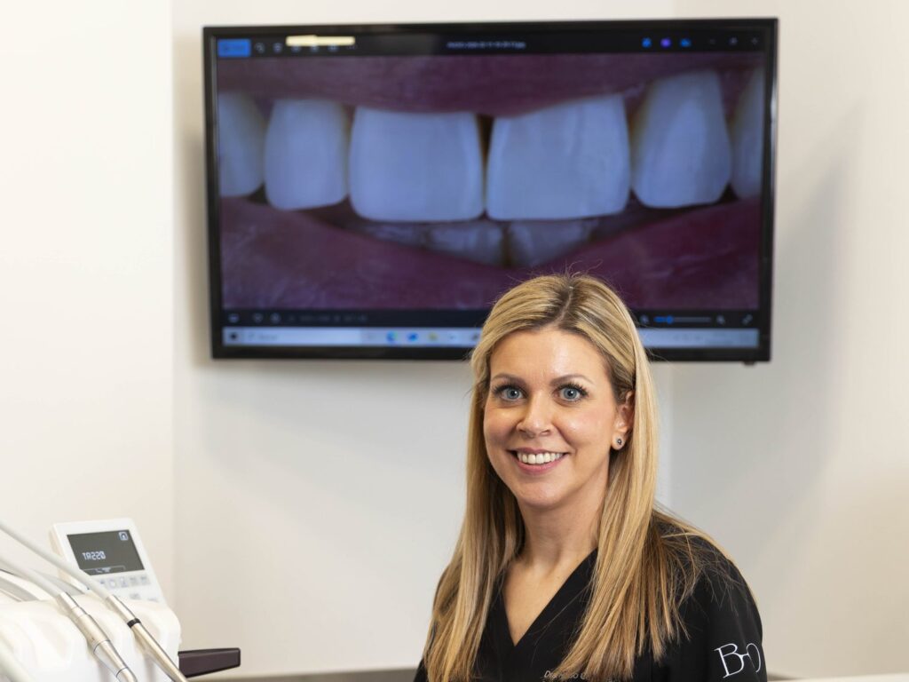 Estudio de estética dental con fotografía intraoral