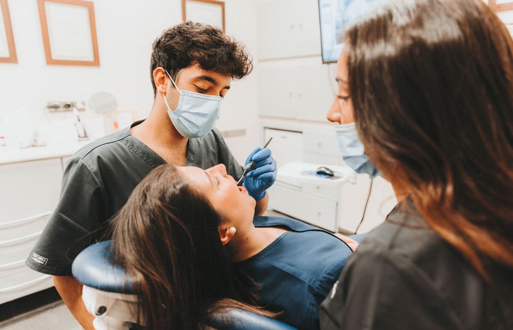Beneficios de odontología conservadora en Antequera
